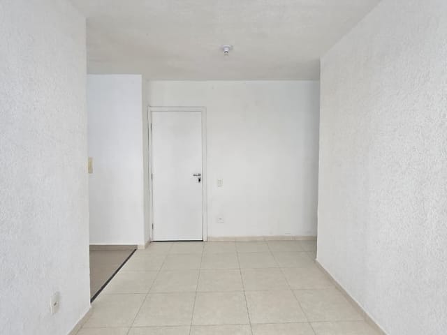 Apartamento 2 quartos e 1 banheiro, à venda, no bairro Cosmos em Rio de Janeiro