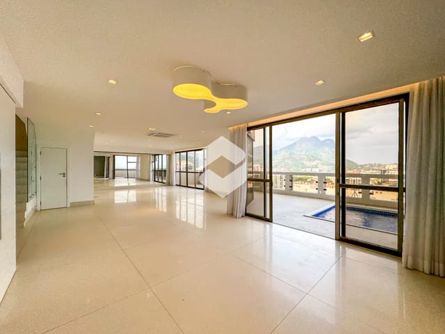 Apartamento com 300m² 4 quartos e 3 banheiros, à venda, no bairro Barra da Tijuca em Rio de Janeiro