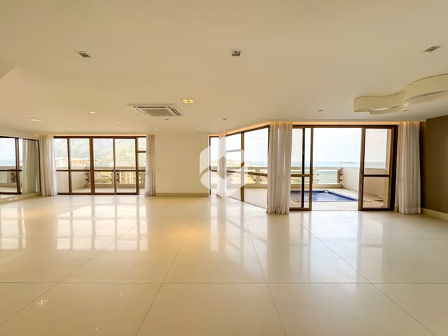 Apartamento com 300m² 4 quartos e 3 banheiros, à venda, no bairro Barra da Tijuca em Rio de Janeiro