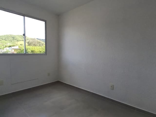 Apartamento 2 quartos e 1 banheiro, à venda, no bairro Cosmos em Rio de Janeiro
