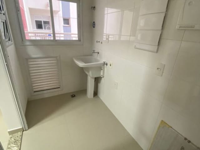 Apartamento com 178m² 3 quartos e 2 banheiros, para alugar, no bairro Gleba Fazenda Palhano em Londrina