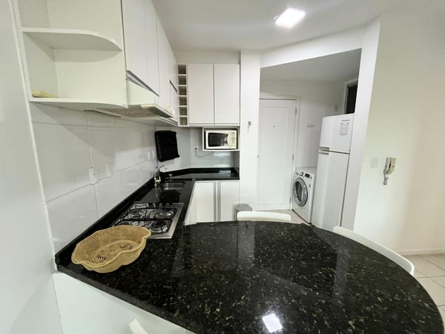 Apartamento 2 quartos e 2 banheiros, para alugar, no bairro Ingleses do Rio Vermelho em Florianópolis