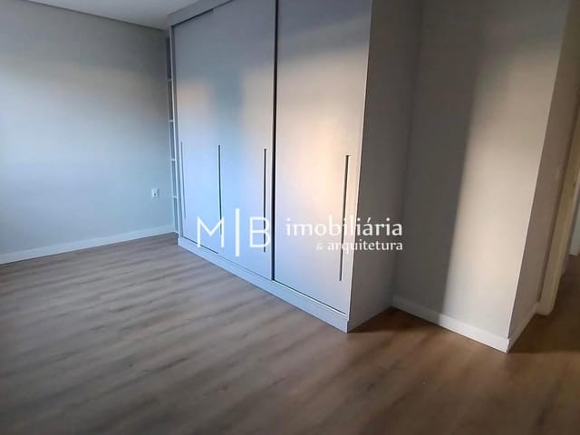 Apartamento 3 quartos e 2 banheiros, à venda ou para alugar, no bairro Centro em Lavras
