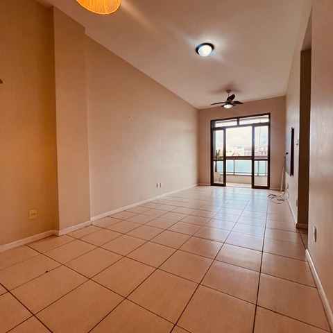 Apartamento 3 quartos e 2 banheiros, à venda ou para alugar, no bairro Centro em Cabo Frio