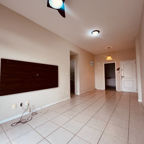 Apartamento 3 quartos e 2 banheiros, à venda ou para alugar, no bairro Centro em Cabo Frio