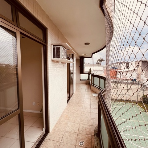 Apartamento 3 quartos e 2 banheiros, à venda ou para alugar, no bairro Centro em Cabo Frio