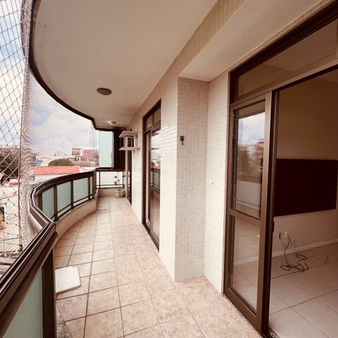 Apartamento 3 quartos e 2 banheiros, à venda ou para alugar, no bairro Centro em Cabo Frio