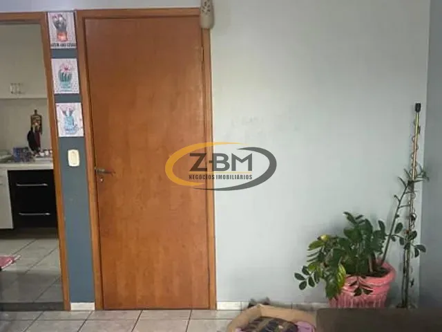 Apartamento com 75m² 3 quartos e 1 banheiro, à venda, no bairro Vila Larsen 1 em Londrina