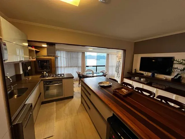 Apartamento 3 quartos e 3 banheiros, para alugar, no bairro Centro em Balneário Camboriú
