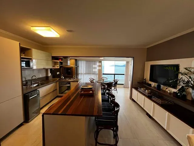 Apartamento 3 quartos e 3 banheiros, para alugar, no bairro Centro em Balneário Camboriú