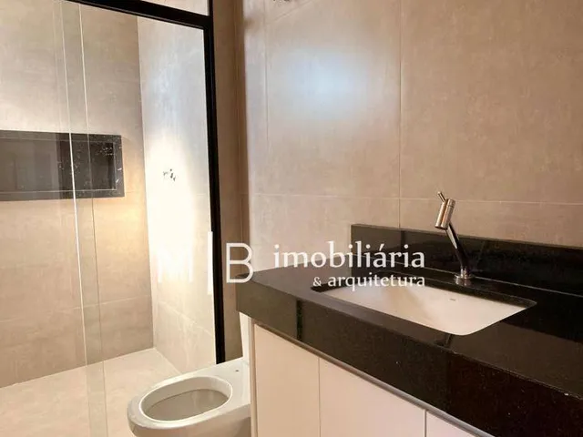 Apartamento 3 quartos e 2 banheiros, para alugar, no bairro Centro em Lavras