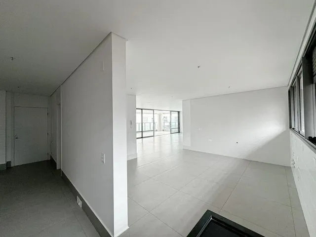 Apartamento com 639m² 3 quartos e 4 banheiros, à venda, no bairro Gleba Palhano em Londrina