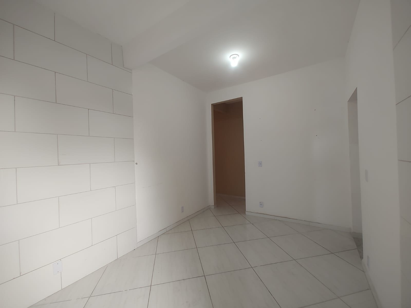 Perspectiva do Apartamento - Excelente apartamento para locação no Jardim Vila Rica, Volta Redonda, RJ - Dois Quartos, sendo Uma Suíte, Sala Ampla com Dois Ambientes, Garagem, Interfone. | OPEN HOUSE REAL ESTATE IMÓVEIS LTDA