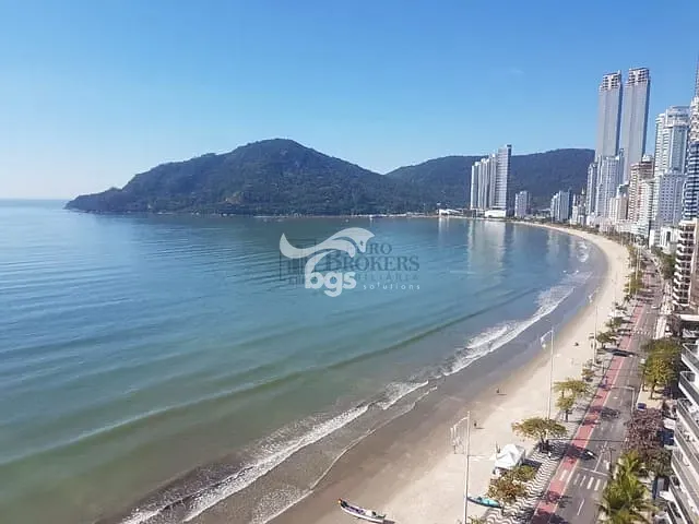 Apartamento com 196m² 3 quartos e 2 banheiros, à venda, no bairro Centro em Balneário Camboriú