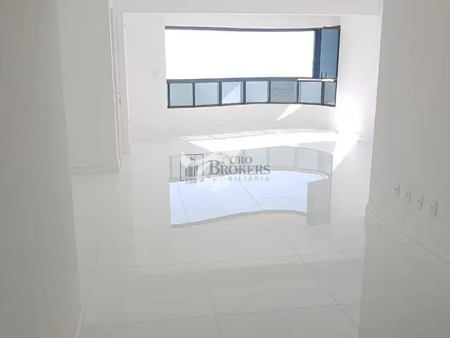 Apartamento com 196m² 3 quartos e 2 banheiros, à venda, no bairro Centro em Balneário Camboriú