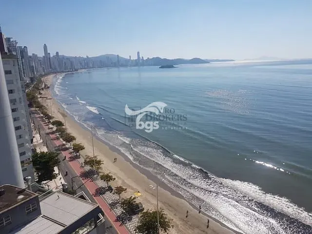 Apartamento com 196m² 3 quartos e 2 banheiros, à venda, no bairro Centro em Balneário Camboriú