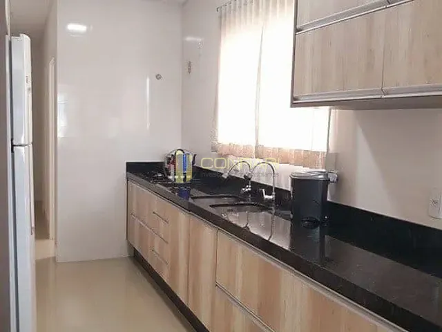 Apartamento com 200m² 3 quartos e 4 banheiros, à venda, no bairro Meia Praia em Itapema