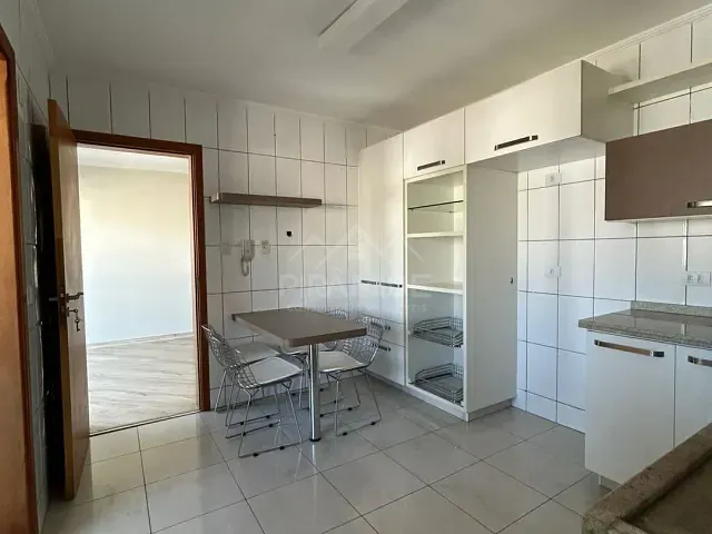 Apartamento 3 quartos e 2 banheiros, para alugar, no bairro Centro em Poços de Caldas