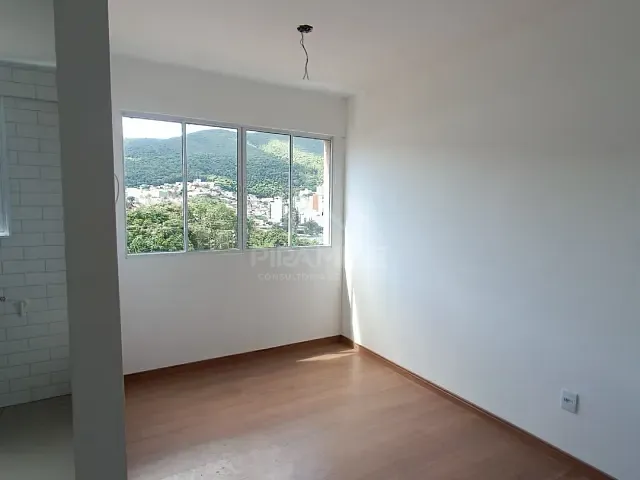 Apartamento 2 quartos e 1 banheiro, à venda, no bairro São Benedito em Poços de Caldas