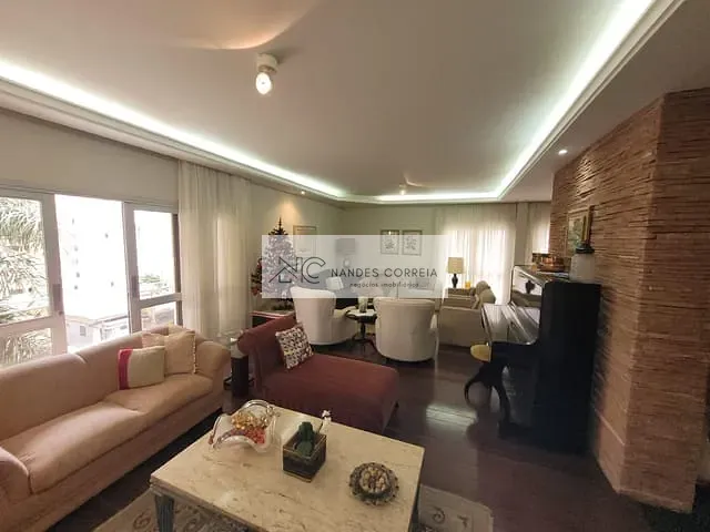 Apartamento com 565m² 4 quartos e 3 banheiros, à venda ou para alugar, no bairro Centro em Londrina