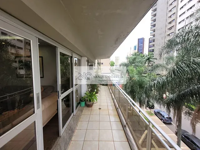 Apartamento com 565m² 4 quartos e 3 banheiros, à venda ou para alugar, no bairro Centro em Londrina