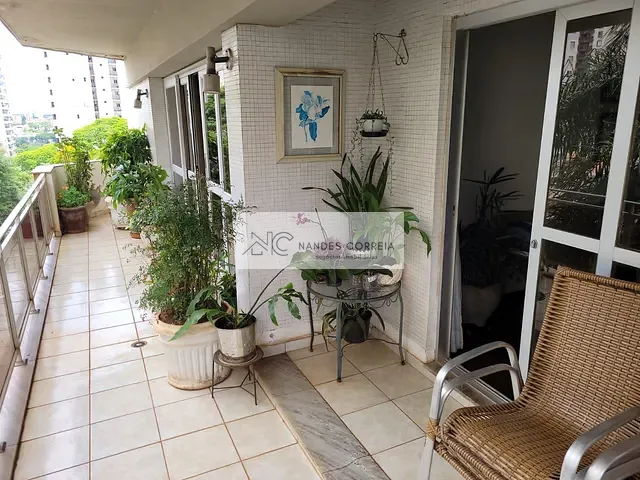 Apartamento com 565m² 4 quartos e 3 banheiros, à venda ou para alugar, no bairro Centro em Londrina