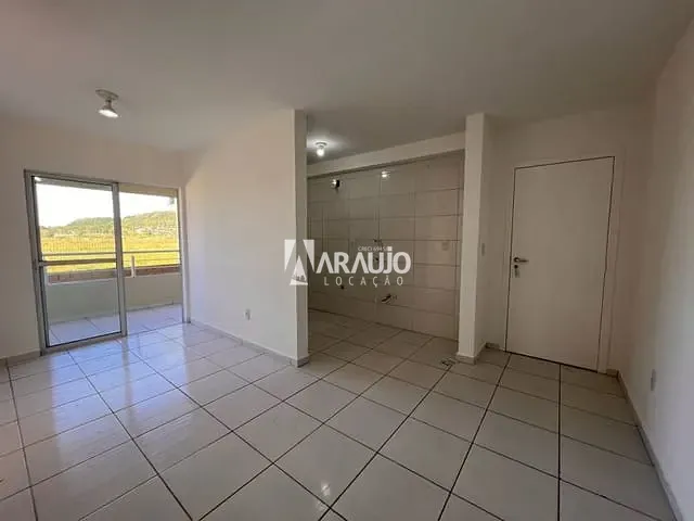 Apartamento 2 quartos e 1 banheiro, para alugar, no bairro Espinheiros em Itajaí