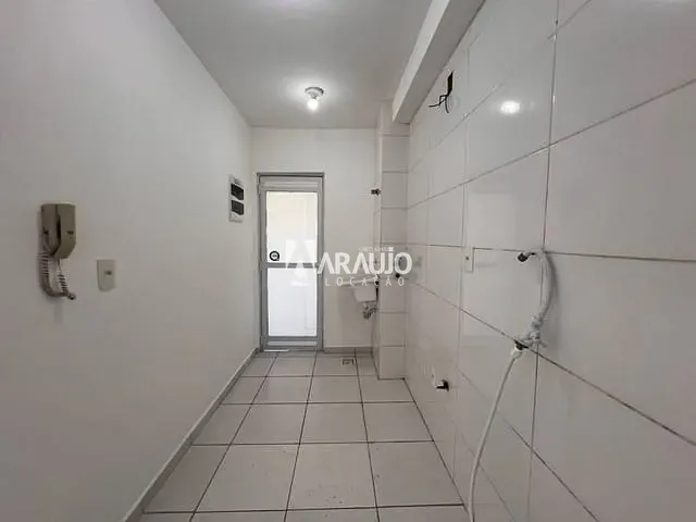 Apartamento 2 quartos e 1 banheiro, para alugar, no bairro Espinheiros em Itajaí