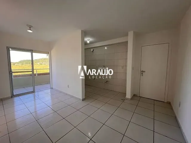 Apartamento 2 quartos e 1 banheiro, para alugar, no bairro Espinheiros em Itajaí