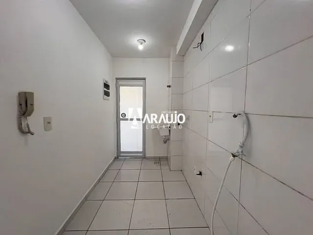 Apartamento 2 quartos e 1 banheiro, para alugar, no bairro Espinheiros em Itajaí