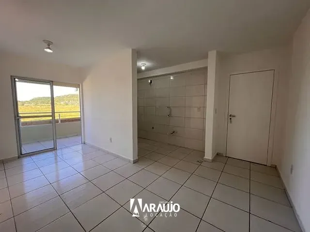 Apartamento 2 quartos e 1 banheiro, para alugar, no bairro Espinheiros em Itajaí