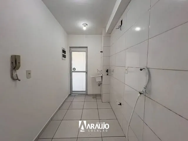 Apartamento 2 quartos e 1 banheiro, para alugar, no bairro Espinheiros em Itajaí