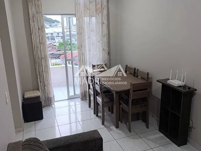 Apartamento 2 quartos e 1 banheiro, à venda, no bairro São Sebastião em Palhoça