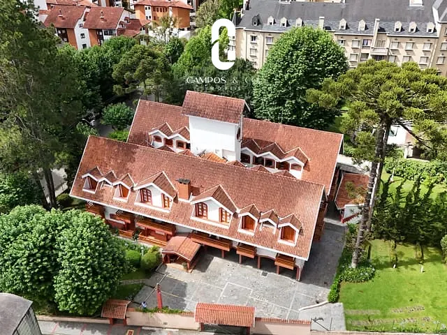 Apartamento com 253m² 4 quartos e 4 banheiros, à venda, no bairro Vila Backer em Campos do Jordão