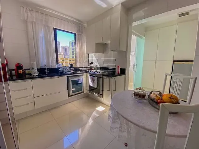 Apartamento com 157m² 2 quartos e 3 banheiros, à venda, no bairro Centro em Londrina