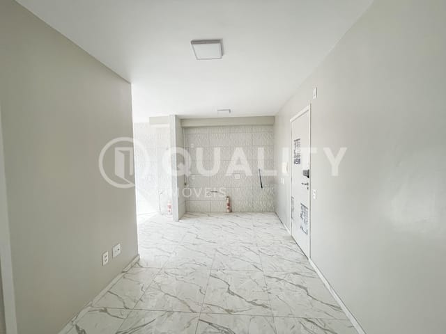 Apartamento 2 quartos e 1 banheiro, para alugar, no bairro Itaperi em Fortaleza