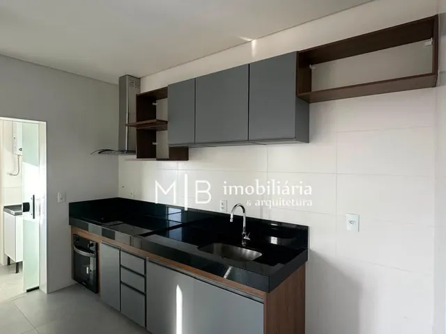 Apartamento com 138m² 2 quartos e 2 banheiros, para alugar, no bairro Centro em Lavras
