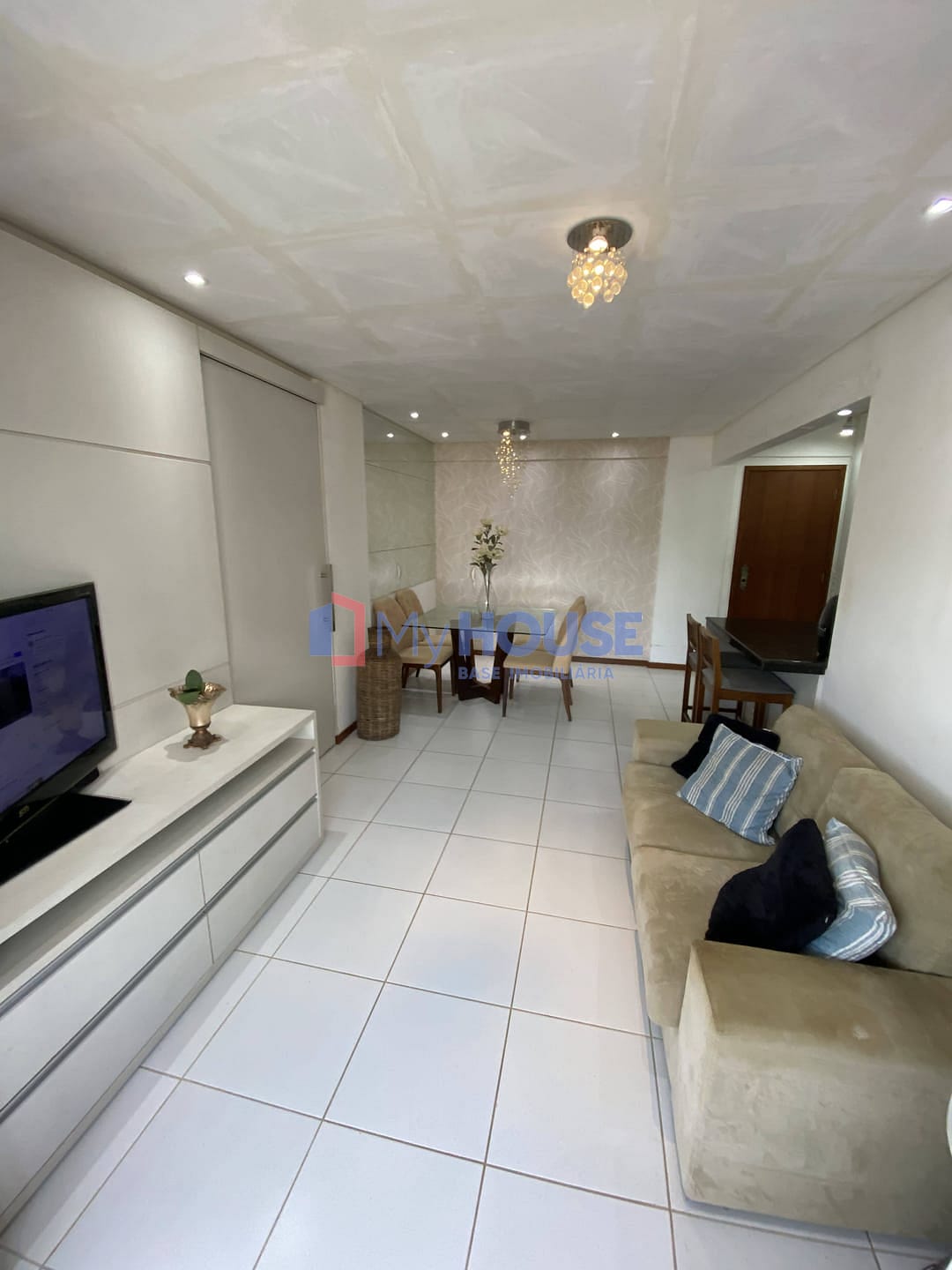 Apartamento à venda com 2 quartos, 70m² - Foto 1
