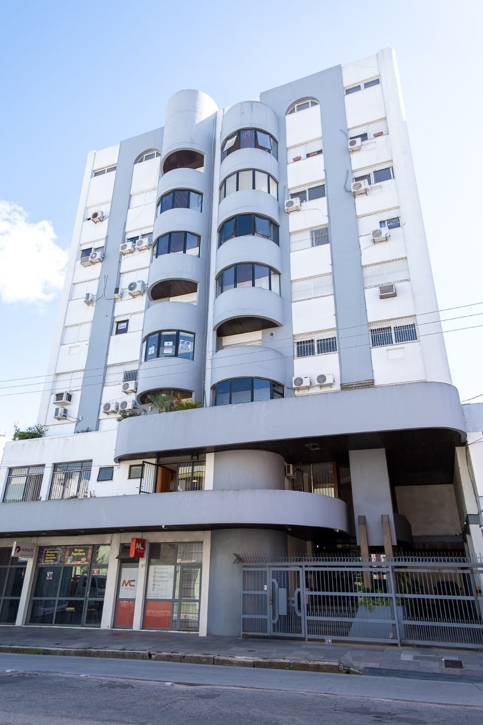 Apartamento de 2 dormitórios para alugar, 91 m², no Centro de Pelotas/RS, ideal para quem busca praticidade e conforto no coração da cidade.