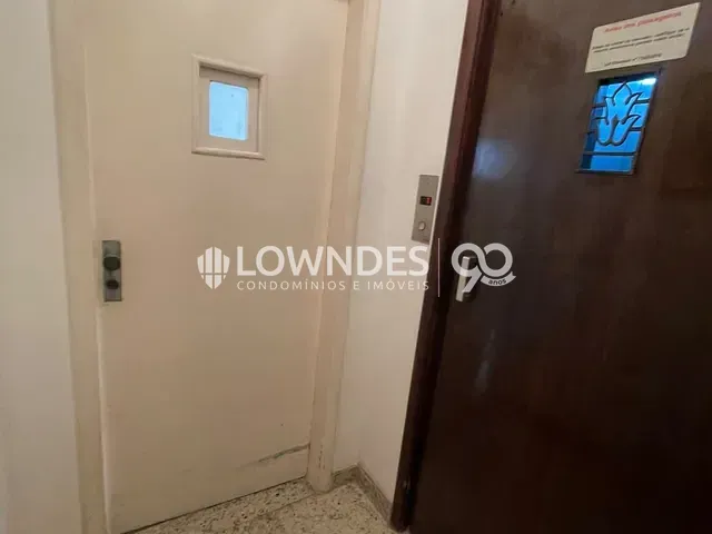 Apartamento 2 quartos e 2 banheiros, para alugar, no bairro Leme em Rio de Janeiro