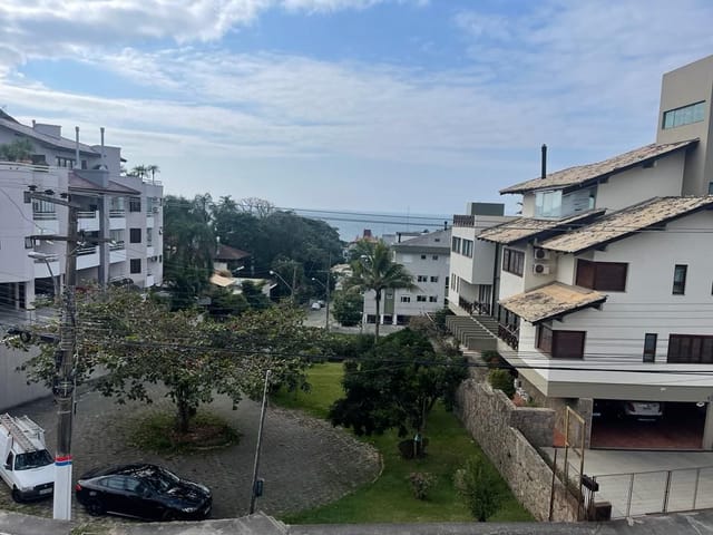 Apartamento 2 quartos e 2 banheiros, à venda, no bairro Canasvieiras em Florianópolis