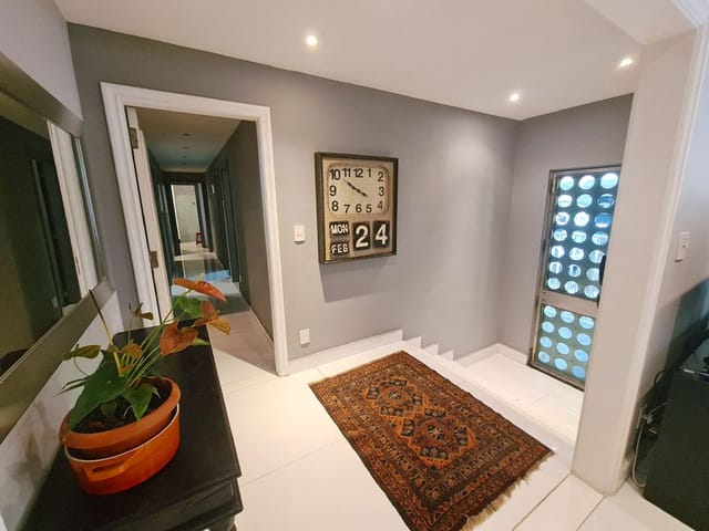 Foto do Apartamento - Rua BOLÍVAR! QUADRA da PRAIA! 04 QUARTOS (02 SUÍTES), PORTARIA 24h, 01 VAGA, à venda, 165 m² por R$ 2.100.000 - Copacabana - Rio de Janeiro/RJ | EASY NEGOCIOS IMOBILIARIOS LTDA