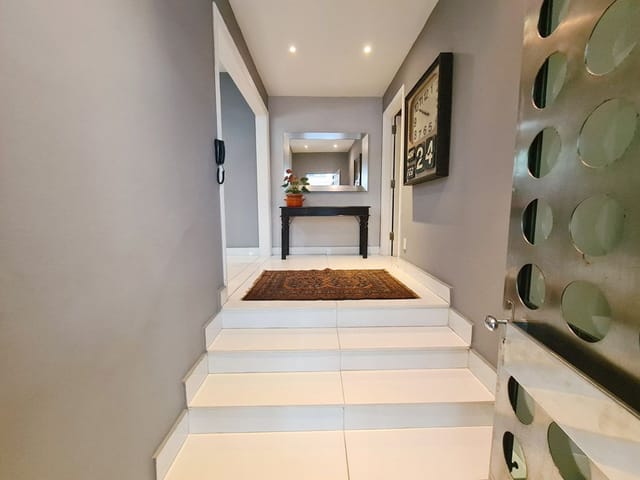 Foto do Apartamento - Rua BOLÍVAR! QUADRA da PRAIA! 04 QUARTOS (02 SUÍTES), PORTARIA 24h, 01 VAGA, à venda, 165 m² por R$ 2.100.000 - Copacabana - Rio de Janeiro/RJ | EASY NEGOCIOS IMOBILIARIOS LTDA