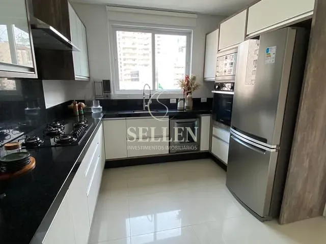 Apartamento com 203m² 3 quartos e 3 banheiros, à venda, no bairro Centro em Balneário Camboriú