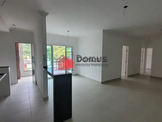 Apartamento à venda, no bairro Praia das Toninhas em Ubatuba