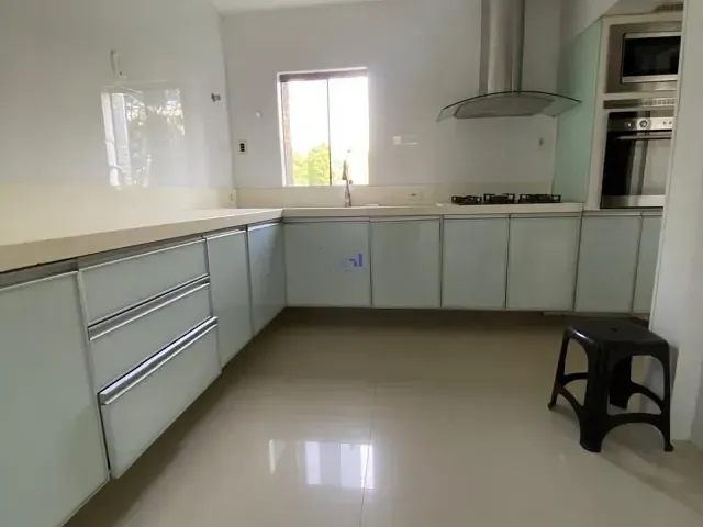 Apartamento 3 quartos e 2 banheiros, para alugar, no bairro Asa Norte em Brasília