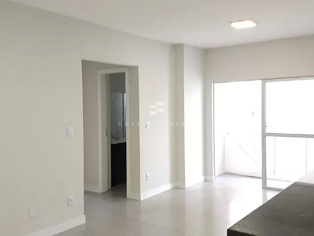 Apartamento 2 quartos e 1 banheiro, para alugar, no bairro Centro em Balneário Camboriú