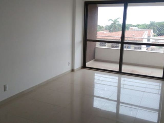 Apartamento 3 quartos e 2 banheiros, para alugar, no bairro Parque Amazônia em Goiânia