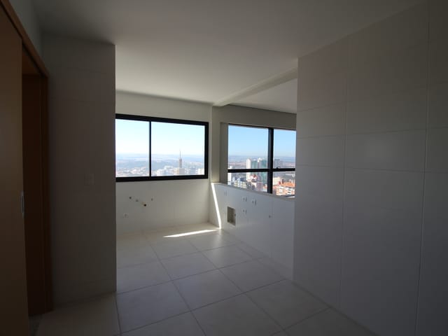 Apartamento com 313m² 3 quartos e 4 banheiros, à venda, no bairro Centro em Ponta Grossa