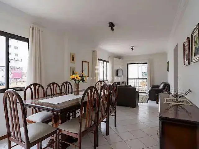 Apartamento com 288m² 4 quartos e 2 banheiros, à venda, no bairro Centro em Balneário Camboriú